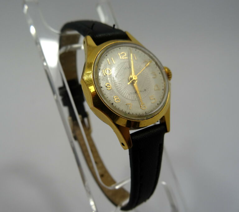 ZEGAREK DAMSKI VESNA MECHANICZNY MADE IN USSR