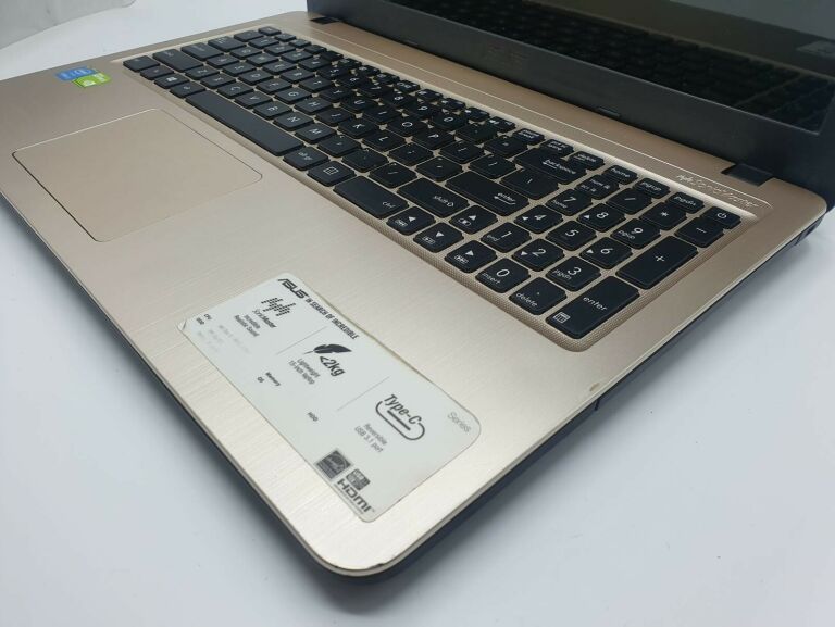 LAPTOP ASUS R510L I3  4GB/1T NVIDIA GEFORCE ŁAD