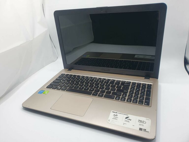 LAPTOP ASUS R510L I3  4GB/1T NVIDIA GEFORCE ŁAD