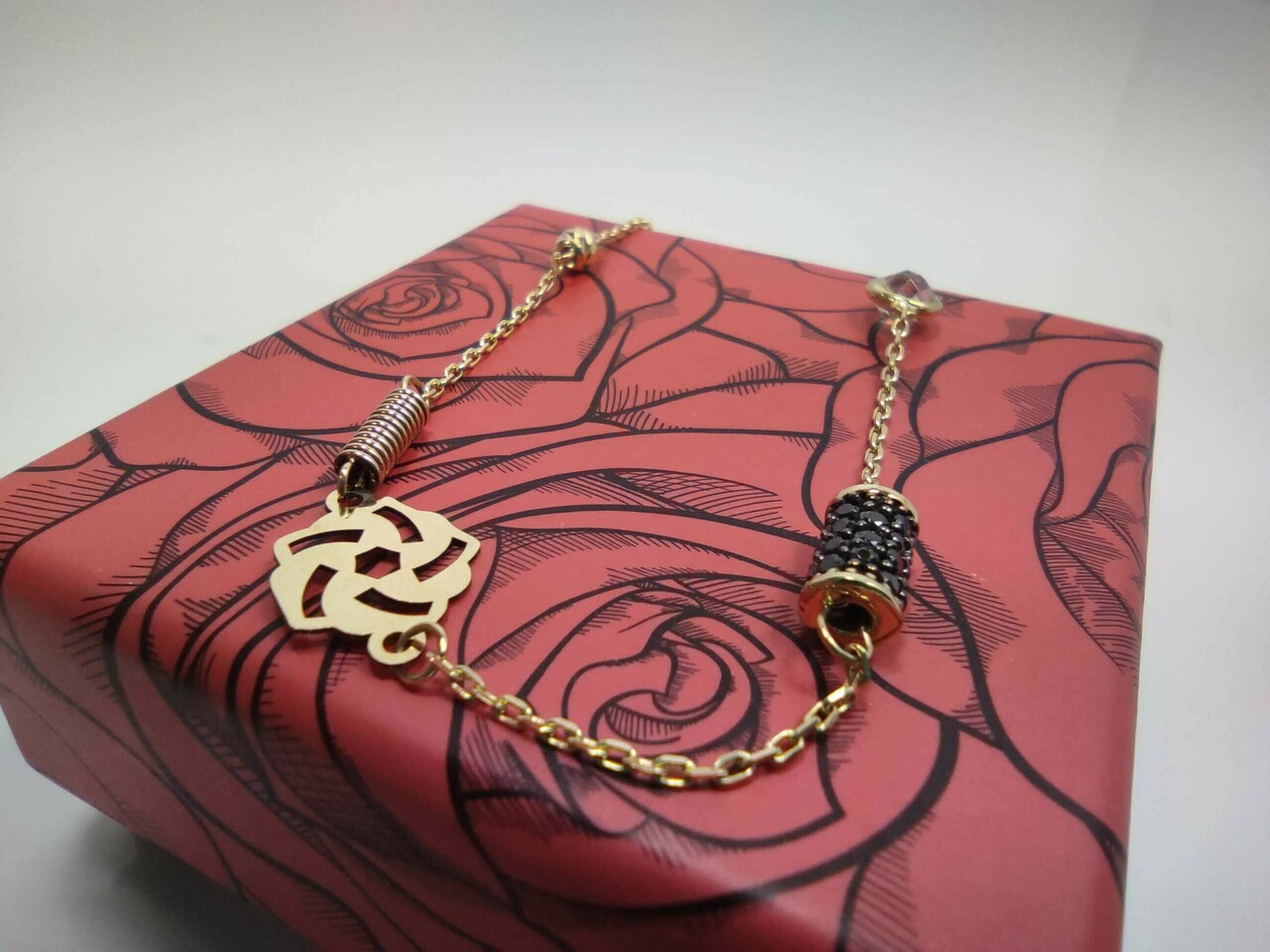 nowa-zlota-celebrytka-kwiatek-cyrkonia-p585-178g-kamien-17088-524288