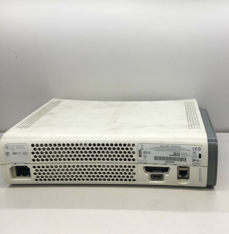 konsola-xbox-360-fat-dysk-opis-kolor-bialy