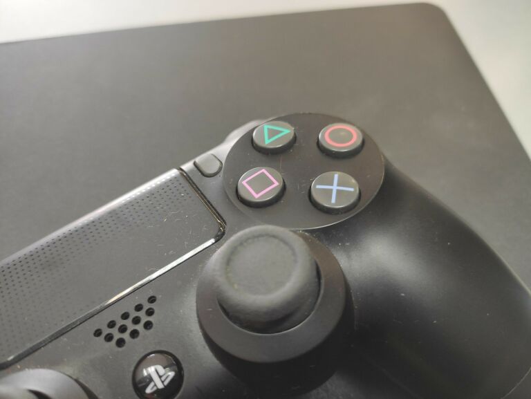KONSOLA PS4 SLIM + PAD + OKABLOWANIE 500GB