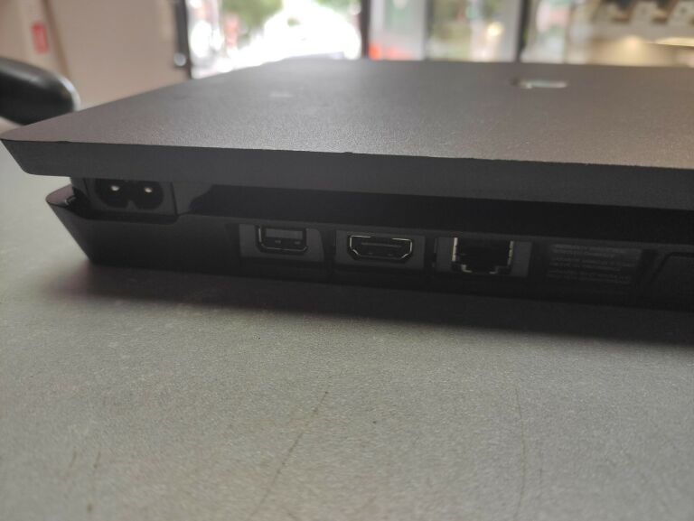 KONSOLA PS4 SLIM + PAD + OKABLOWANIE 500GB