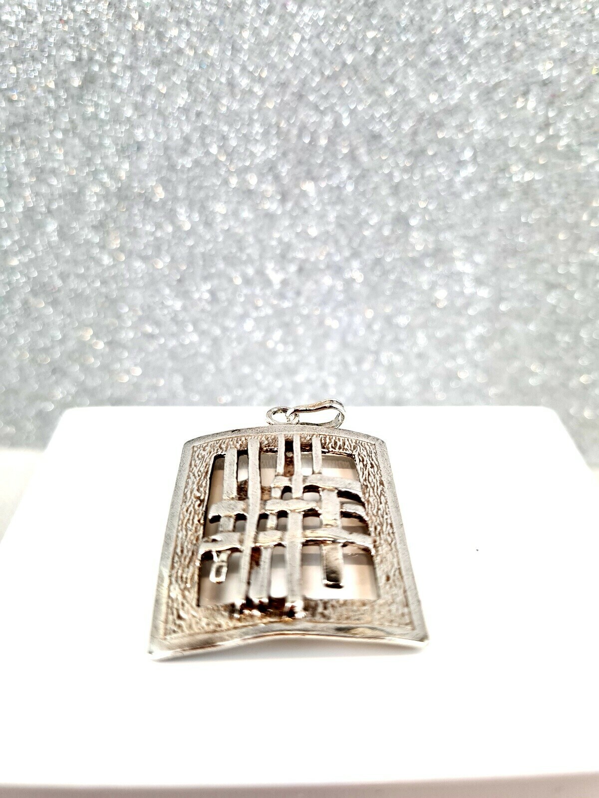 okazala-srebrna-zawieszka-925-887-kamien-17088-4194304