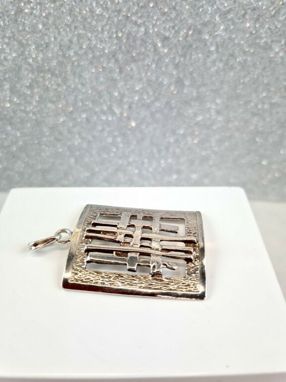 okazala-srebrna-zawieszka-925-887-motyw-129129-1924399