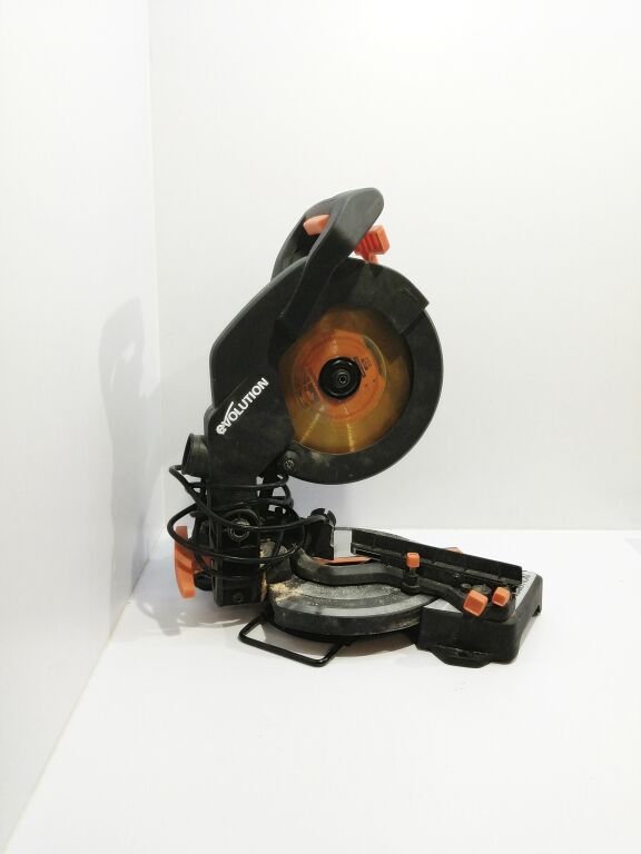 PIŁA UKOŚNICA EVOLUTION R210CMS 1200W 210MM 230V