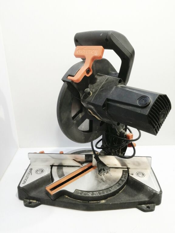 PIŁA UKOŚNICA EVOLUTION R210CMS 1200W 210MM 230V