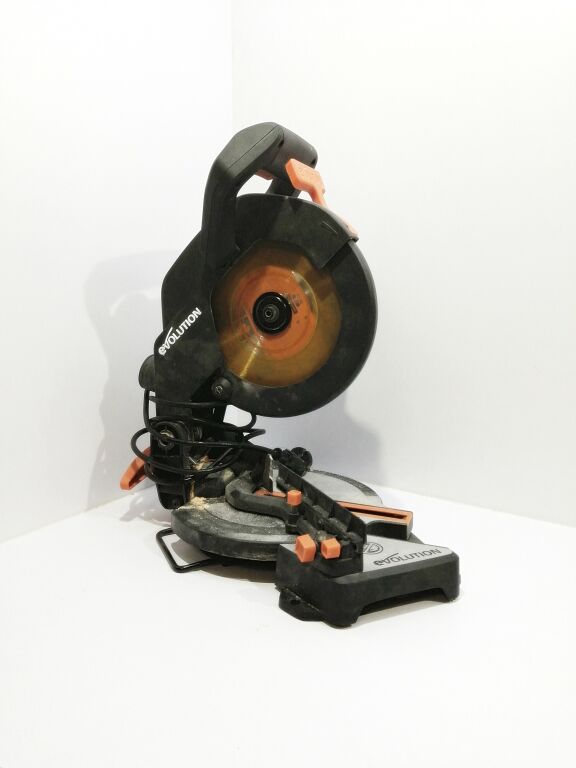 PIŁA UKOŚNICA EVOLUTION R210CMS 1200W 210MM 230V