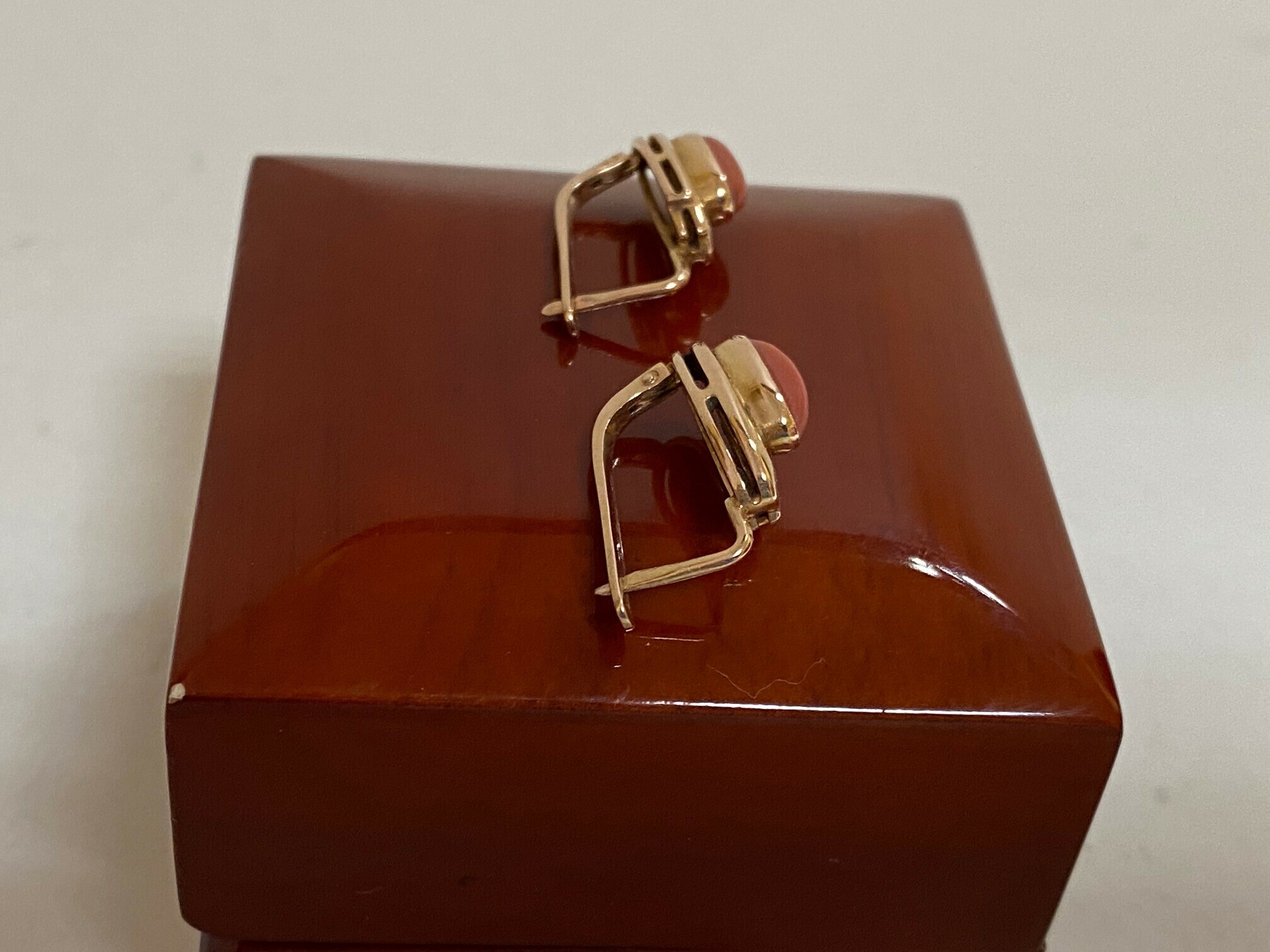 zlote-kolczyki-koral-585-513g-marka-inna-marka