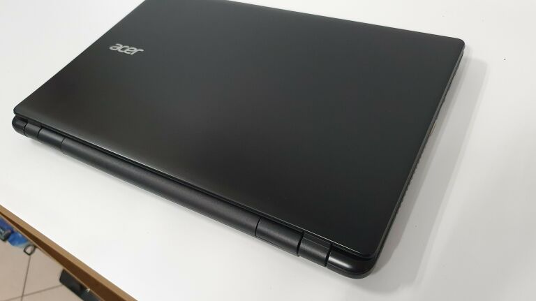 LAPTOP ACER E15 N3530/4GB/120GB/WIN10 OPIS!!