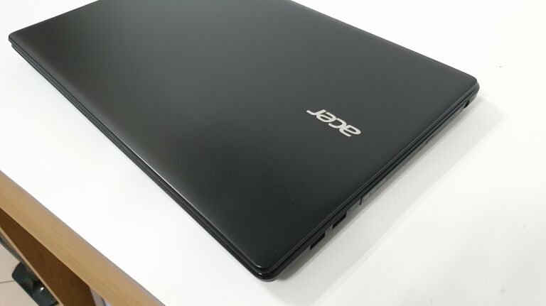 LAPTOP ACER E15 N3530/4GB/120GB/WIN10 OPIS!!