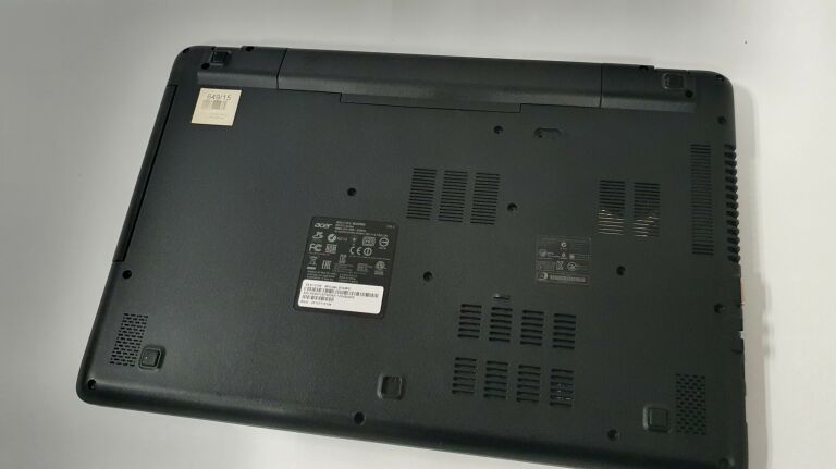 LAPTOP ACER E15 N3530/4GB/120GB/WIN10 OPIS!!