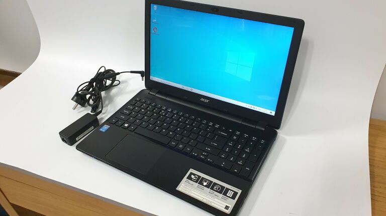 LAPTOP ACER E15 N3530/4GB/120GB/WIN10 OPIS!!