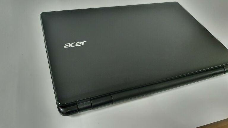 LAPTOP ACER E15 N3530/4GB/120GB/WIN10 OPIS!!