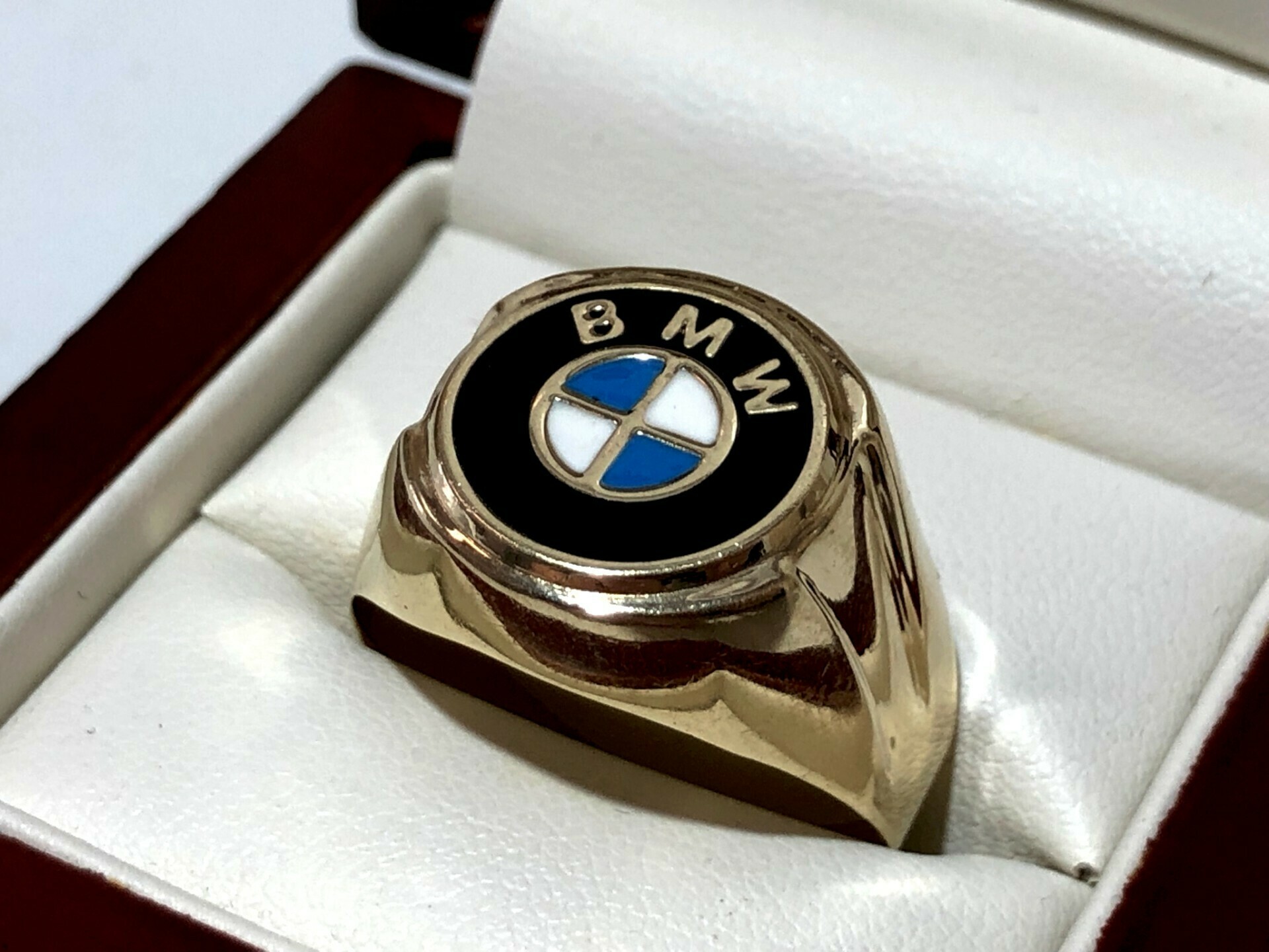 zjawiskowy-sygnet-bmw-585780gr29-glogowska-91a-poznan