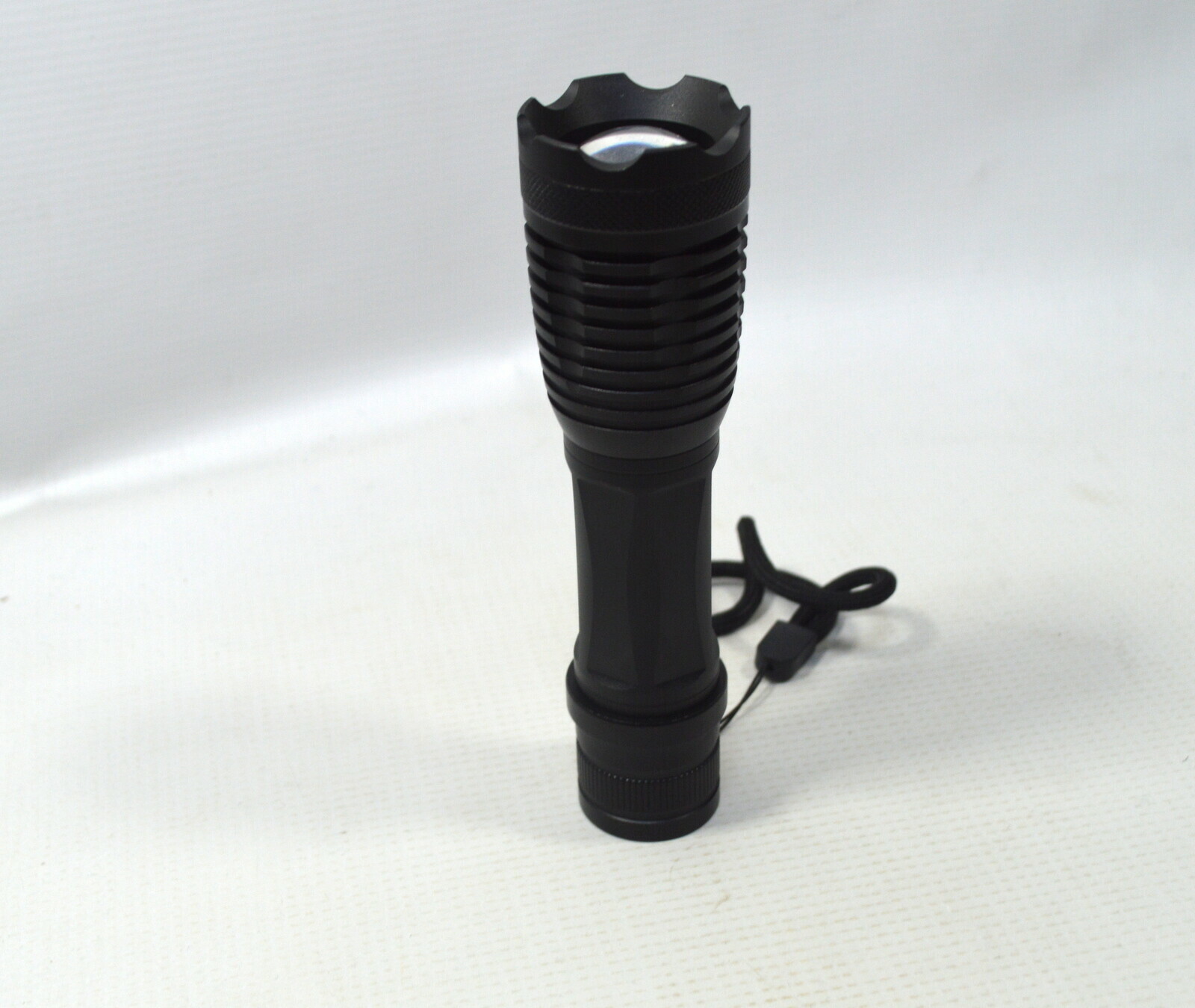 latarka-uv-ahome-kolor-dominujacy-czarny