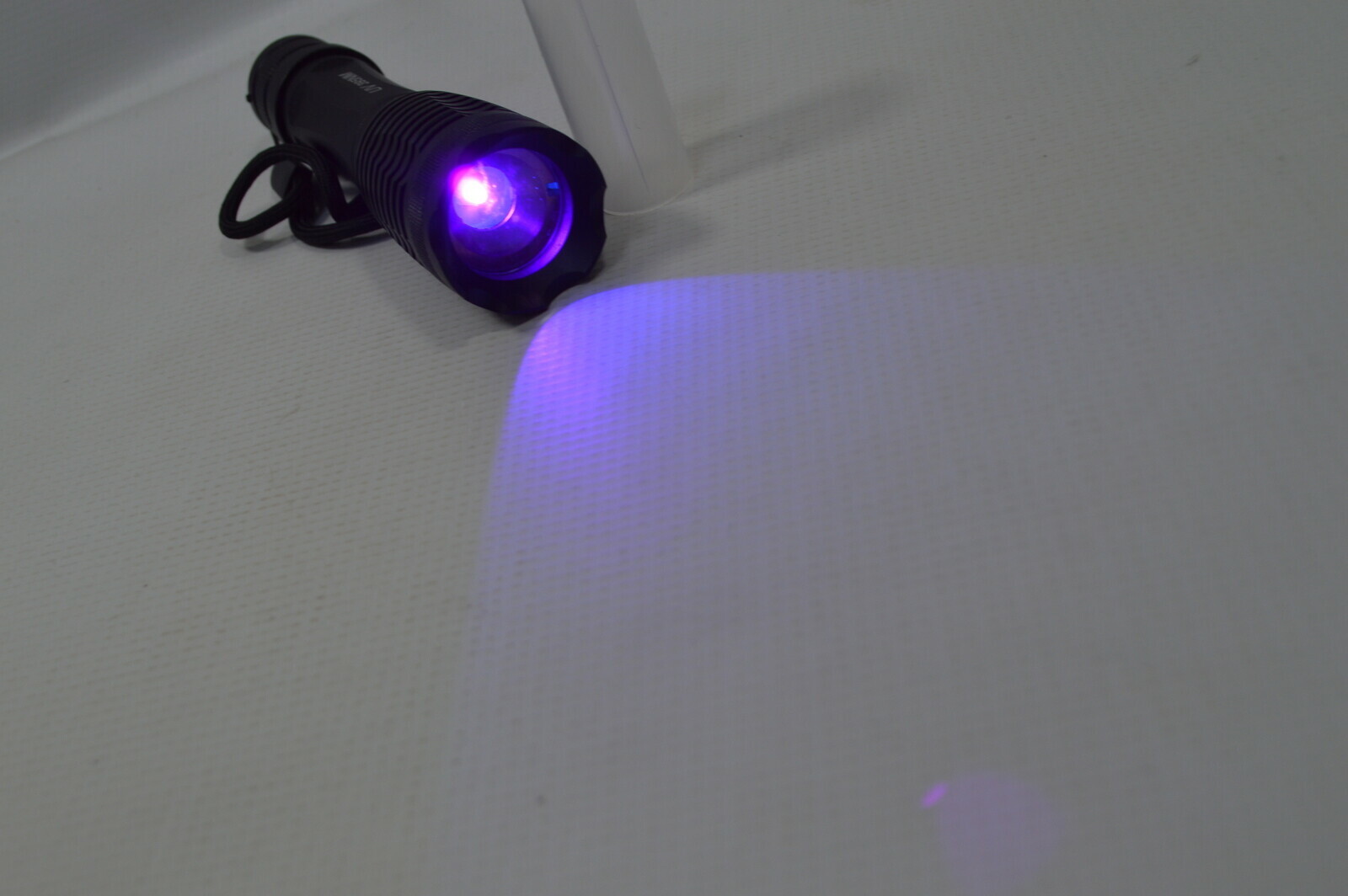 latarka-uv-ahome-cechy-dodatkowe-brak