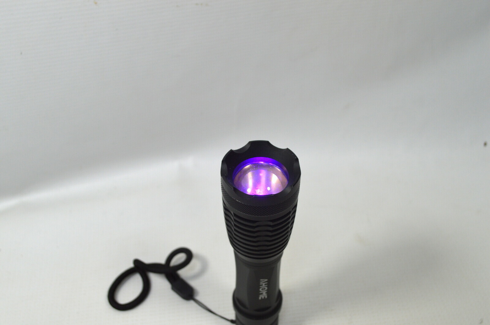 latarka-uv-ahome-material-tworzywo-sztuczne