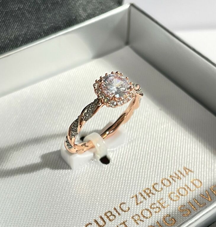 ŚLICZNY POZŁACANY PIERŚCIONEK PRIMROSE 18K RÓŻOWE