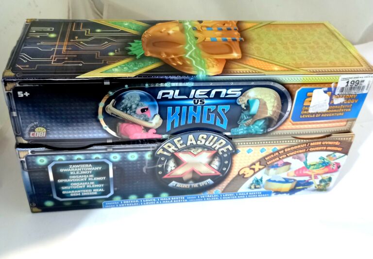 TREASURE X ALIENS VS KINGS