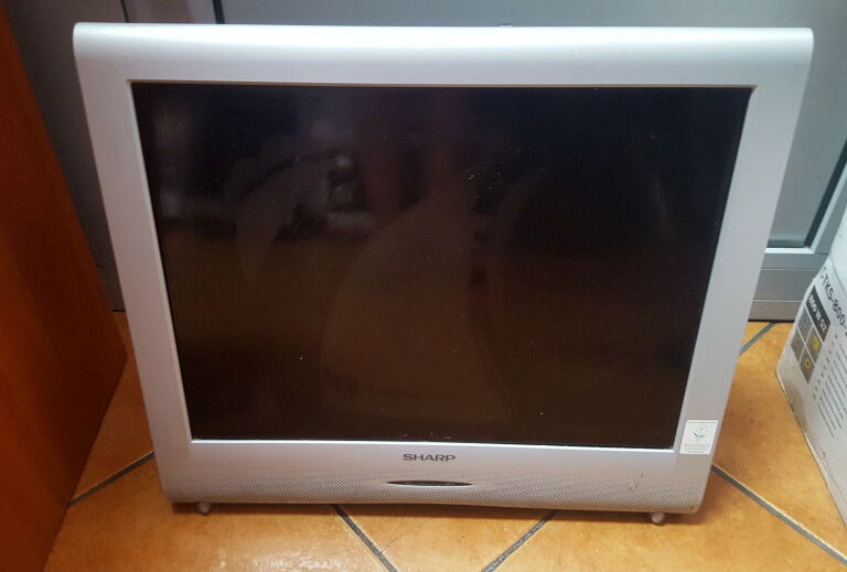 TELEWIZOR SHARP 20" LCD AQUOS LC-20SH1E