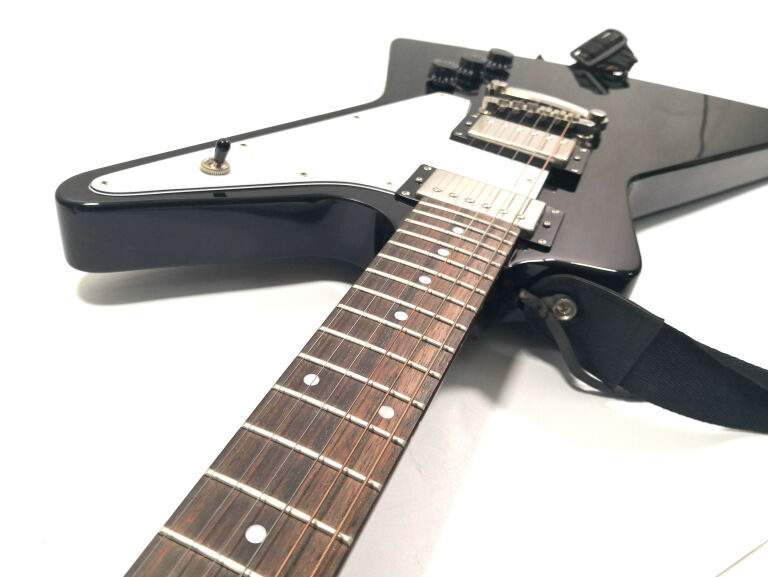 GITARA ELEKTRYCZNA EPIPHONE EXPLORER EBONY EB