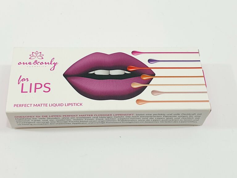 ONE&ONLY POMADKA DO UST FOR LIPS 8