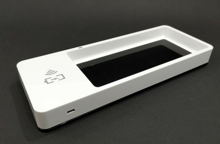 PRZYBORNIK NA BIURKO Z ŁADOWARKĄ INDUKCYJNĄ LEITZ