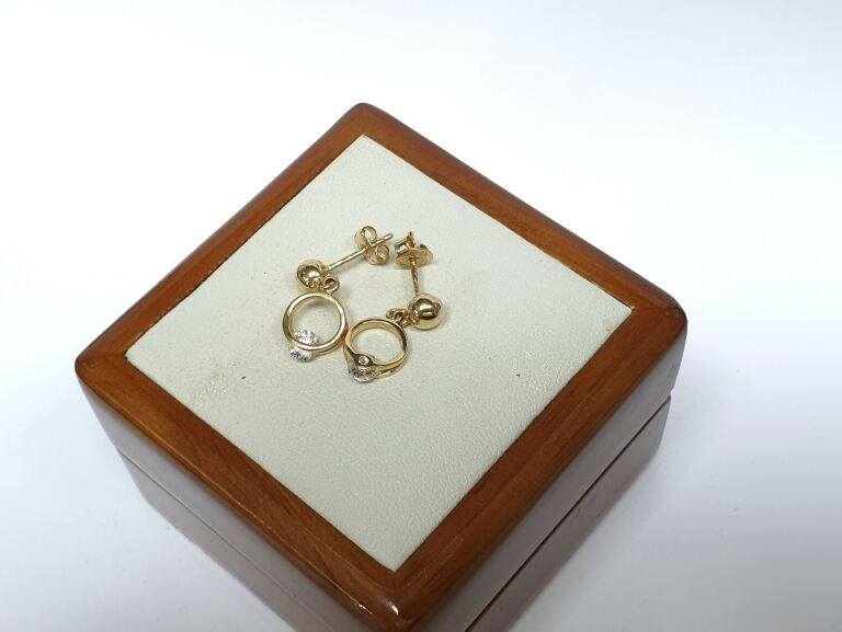 zlote-kolczyki-rodzaj-bigla-sztyft