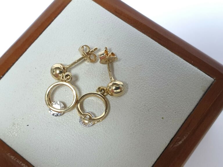 zlote-kolczyki-material-zloto