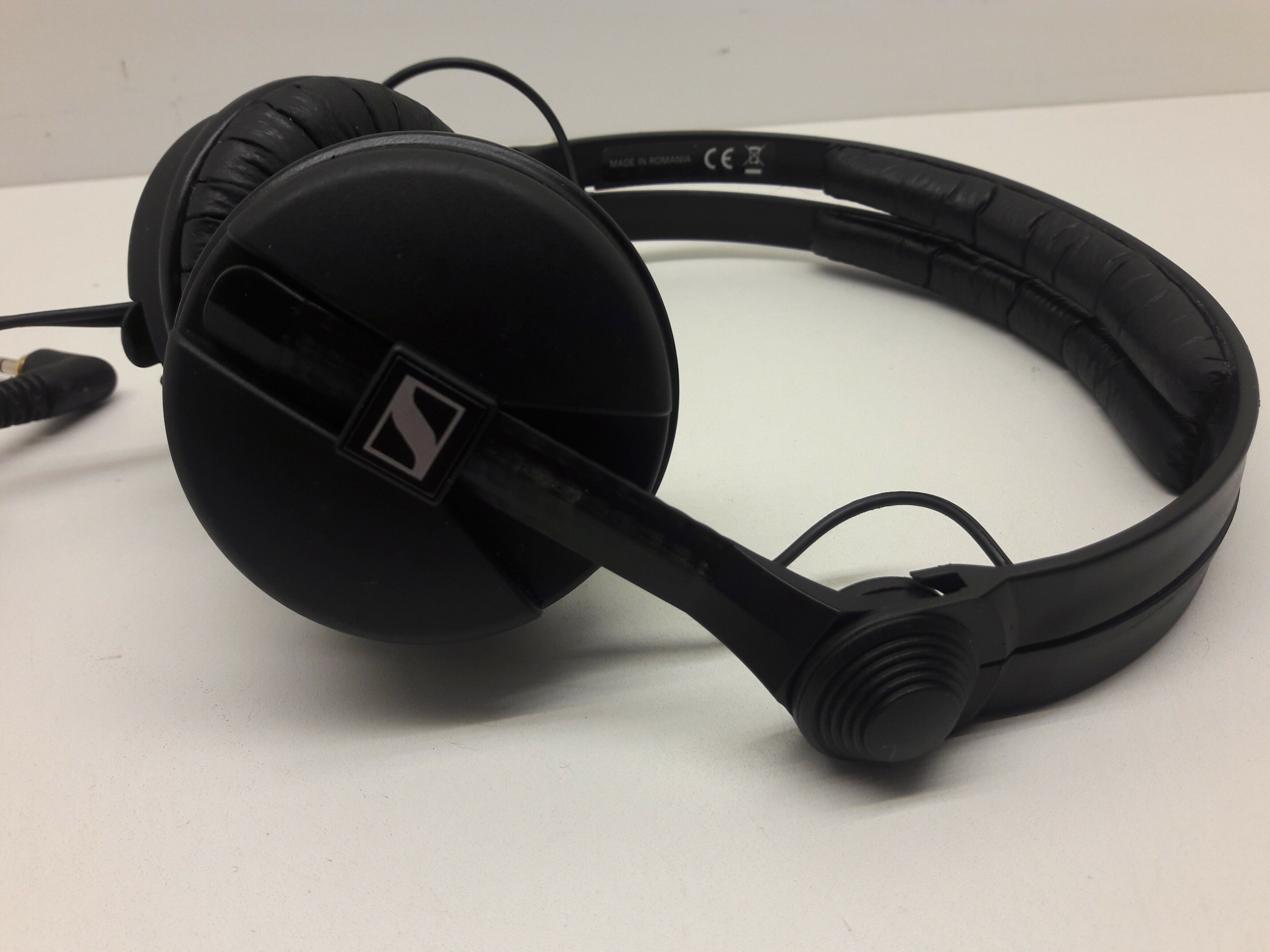 sluchawki-przewodowe-sennheiser-hd-25-ii-marka-sennheiser