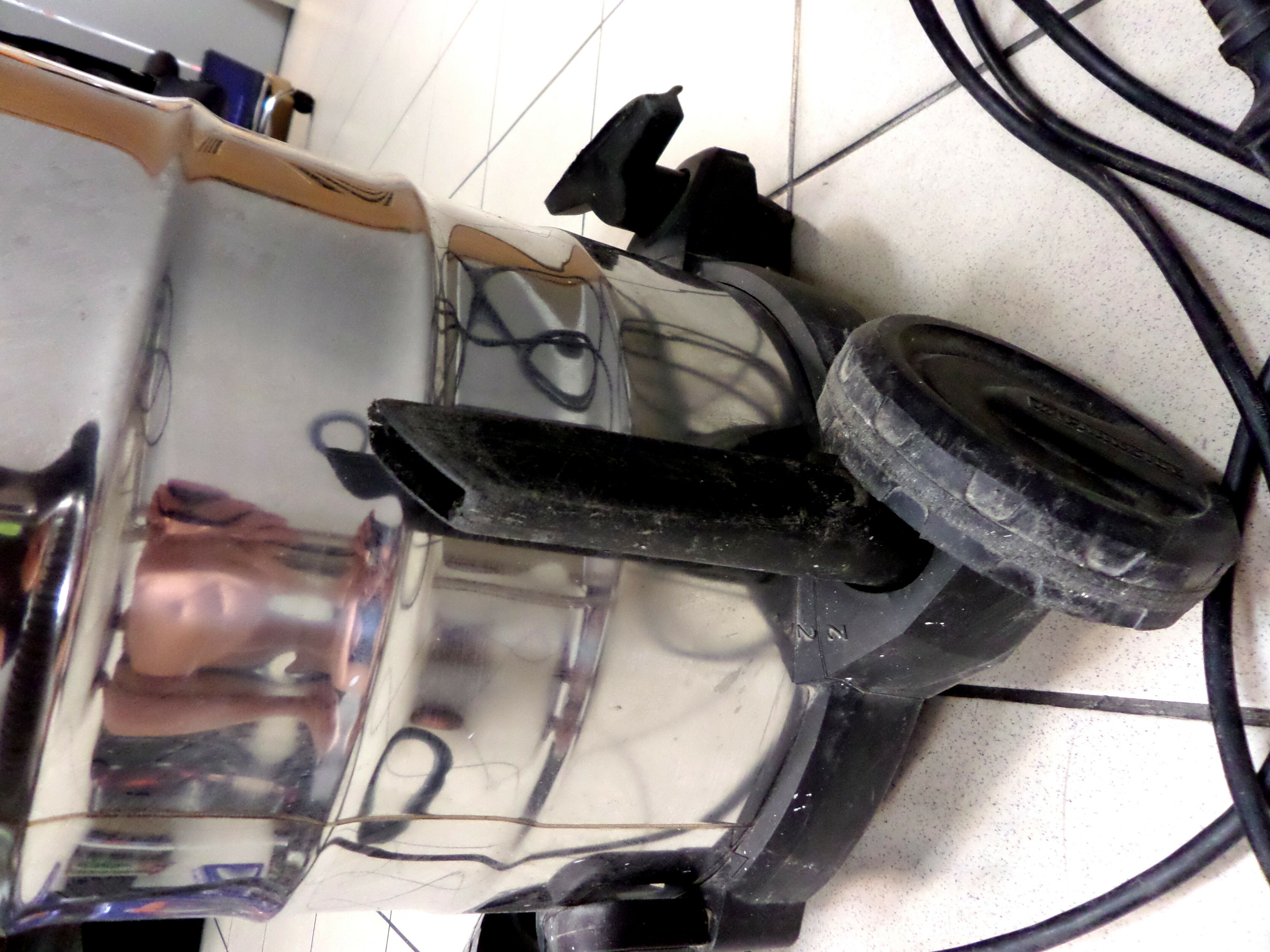 odkurzacz-parkside-pnts-1500-b3-rodzaj-odkurzacza-bezworkowy