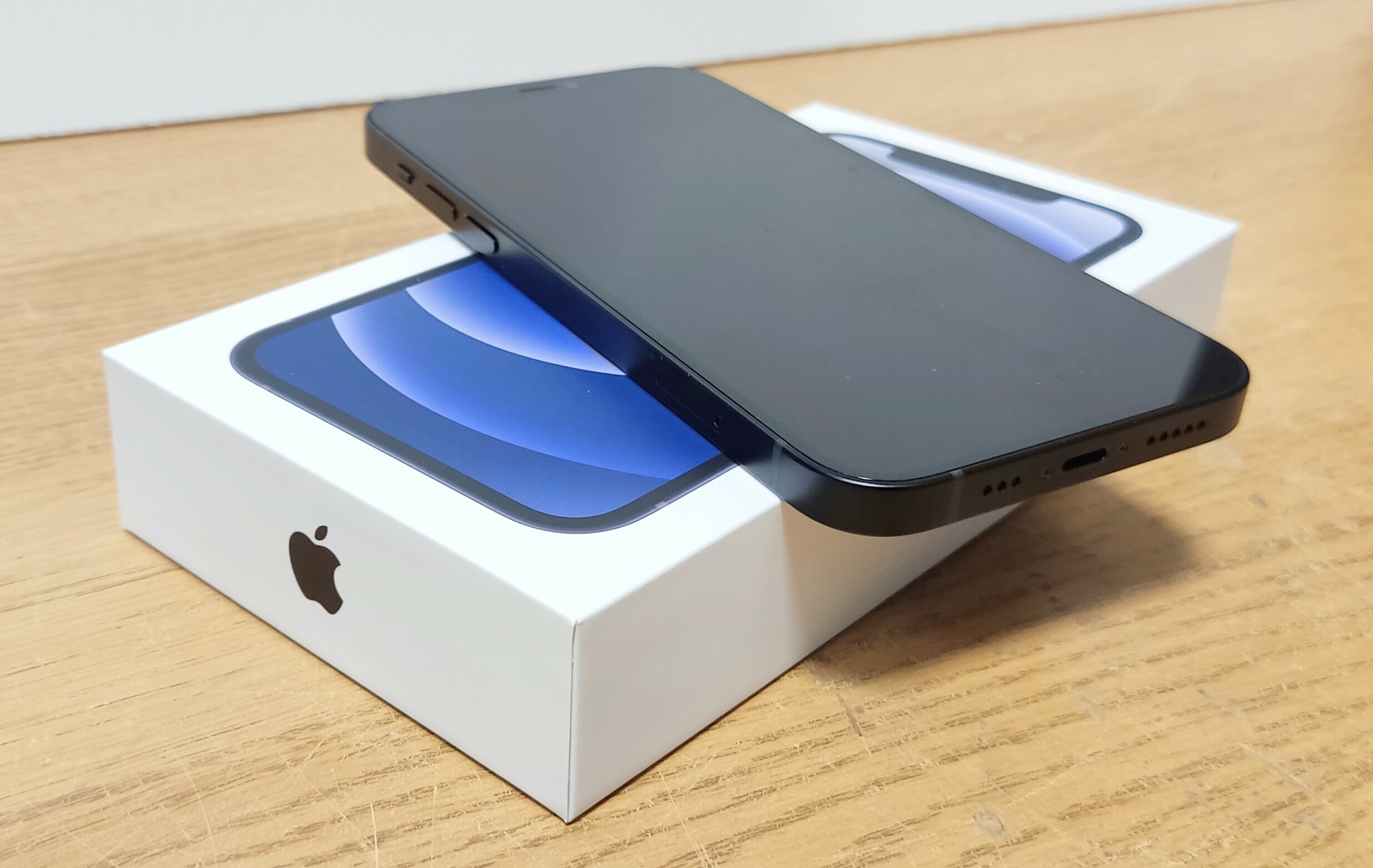 telefon-iphone-12-128gb-komplet-simlock-tmobile-pojemnosc-akumulatora-2815