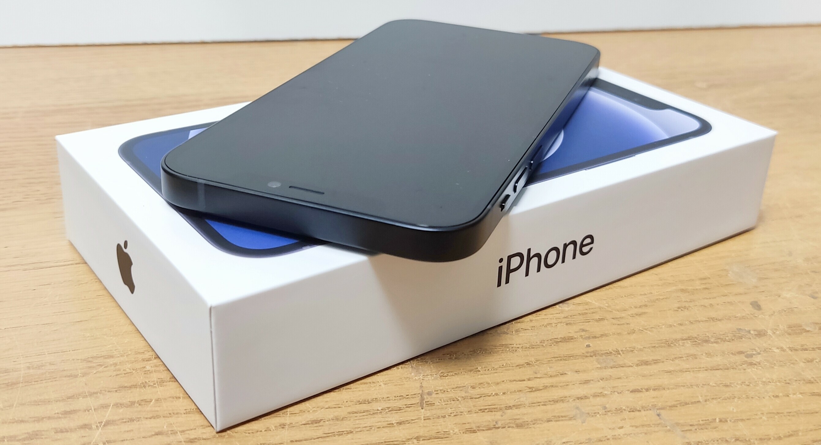 telefon-iphone-12-128gb-komplet-simlock-tmobile-komunikacja-bluetooth