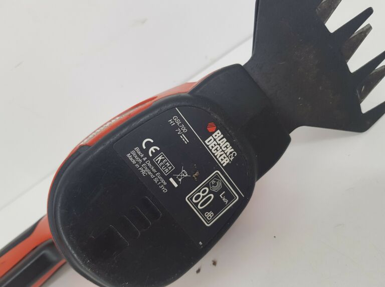 PODCINARKA BLACK DECKER GSL700