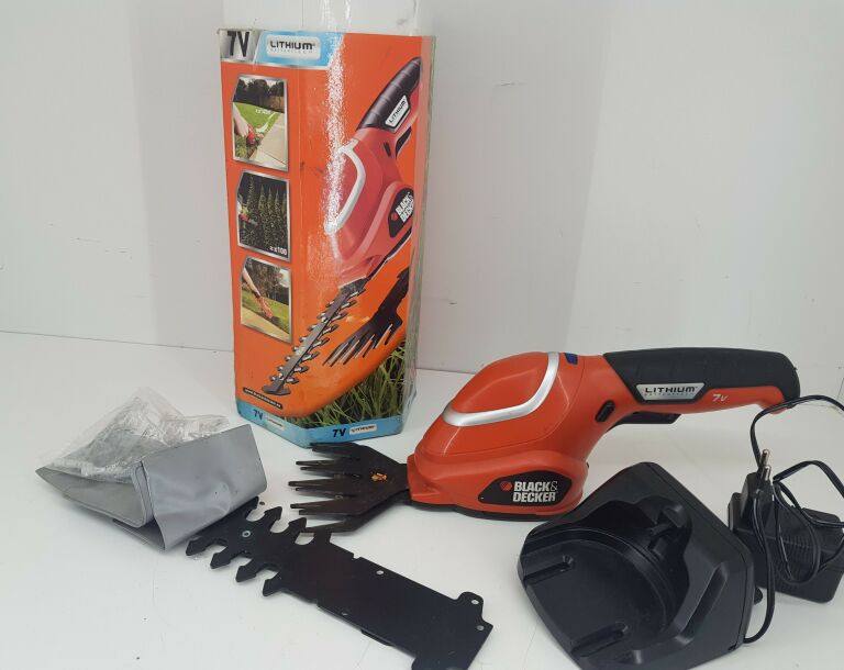 Black and Decker GSL700 7v Cordless Shrub Shears