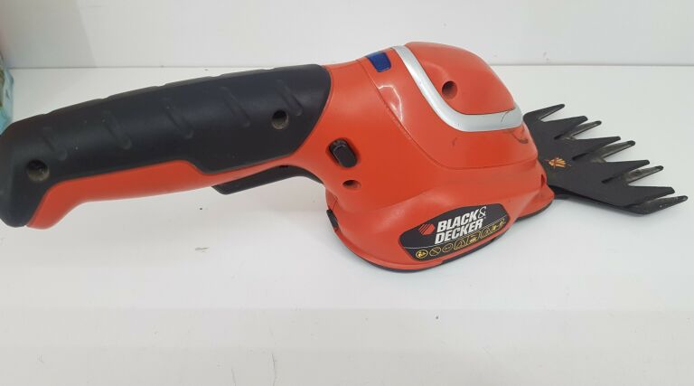 PODCINARKA BLACK DECKER GSL700