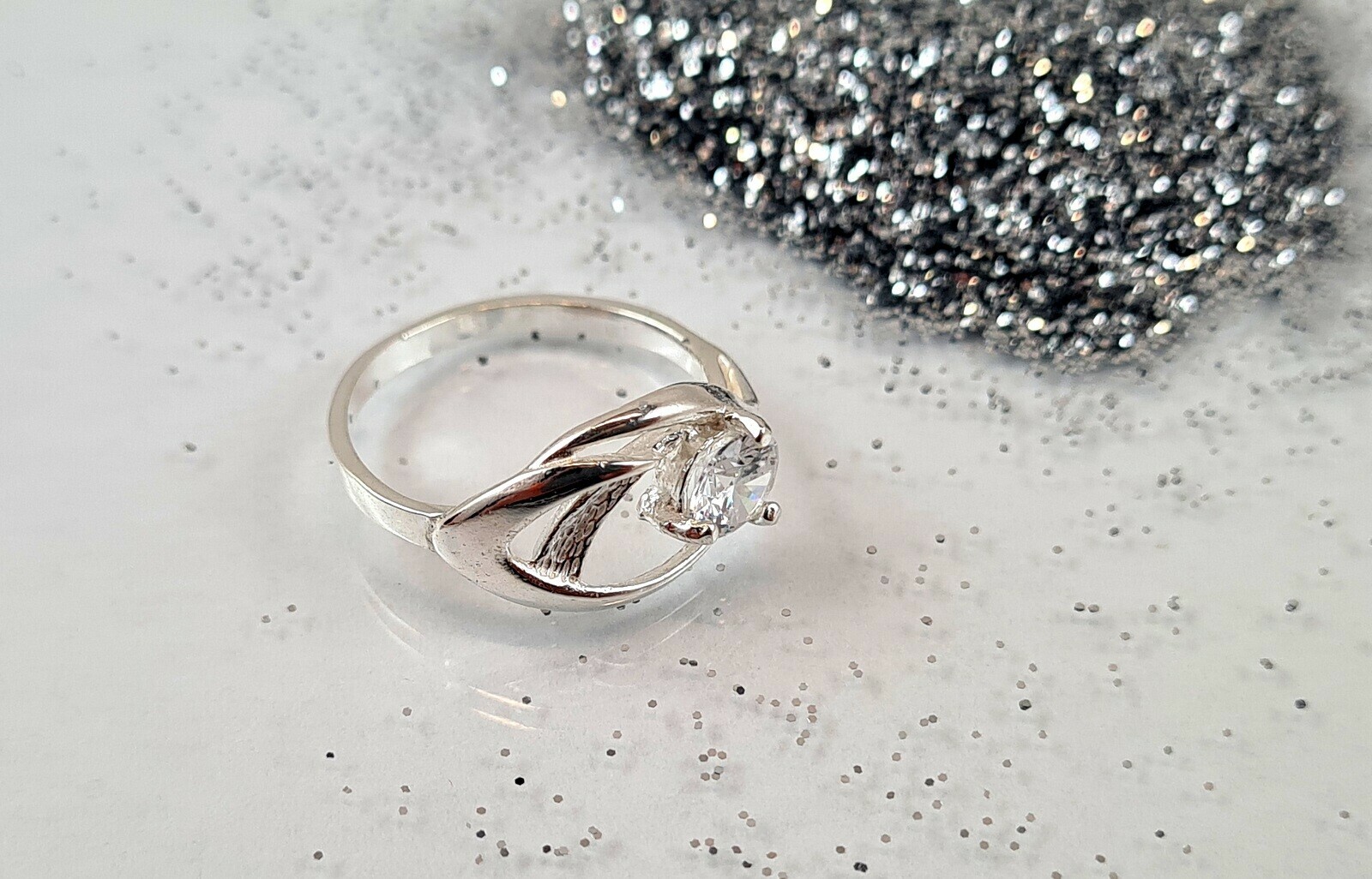 piekny-srebrny-pierscionek-925-214g-r15-ean-gtin-5905235813027