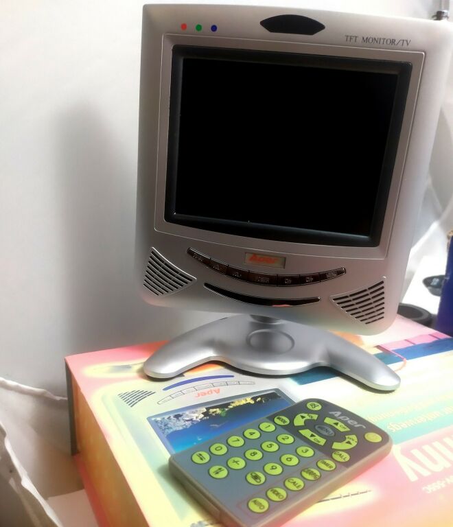 TELEWIZOR APER 5TV SAMOCHODOWY LCD AV PAL OKAZJA