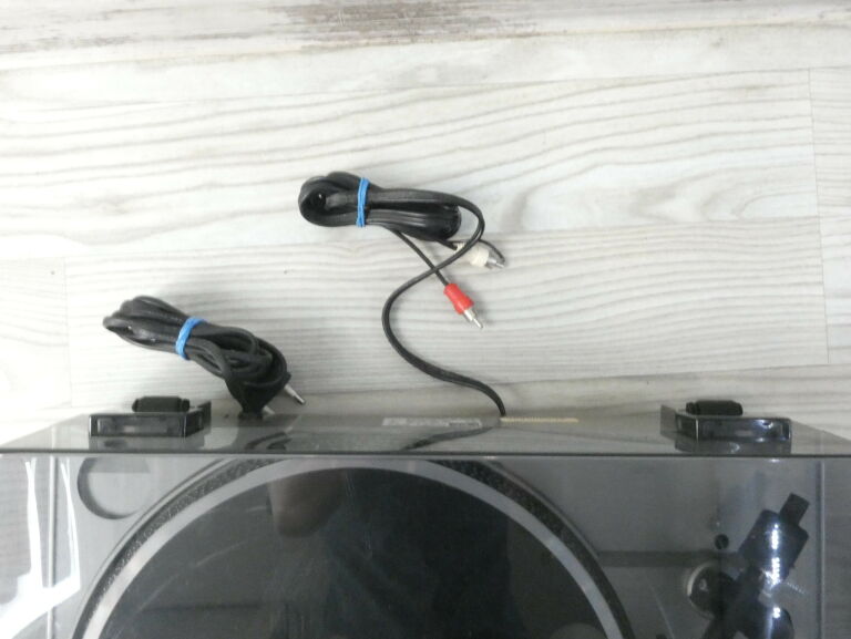 GRAMOFON C.E.C 8003