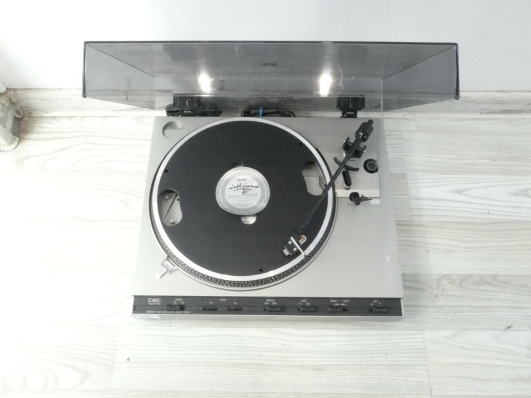 GRAMOFON C.E.C 8003