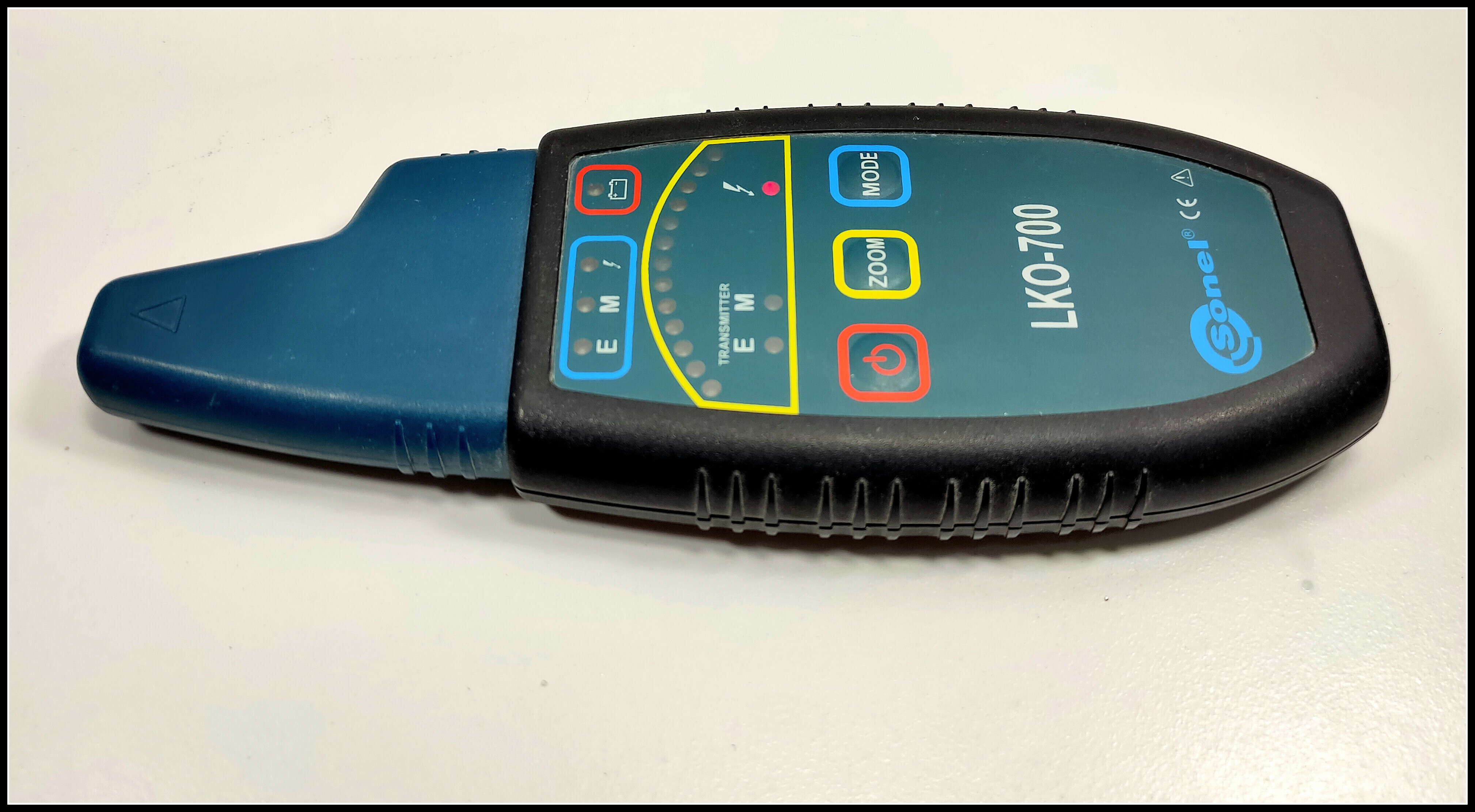 lokalizator-przewodow-i-kabli-lkz-700-sonel-m89-zasilanie-bateryjne