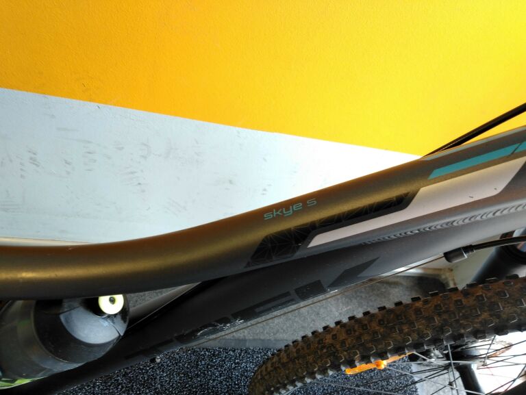 ROWER TREK SKYE S 23"/28" OD LOOMBARD!