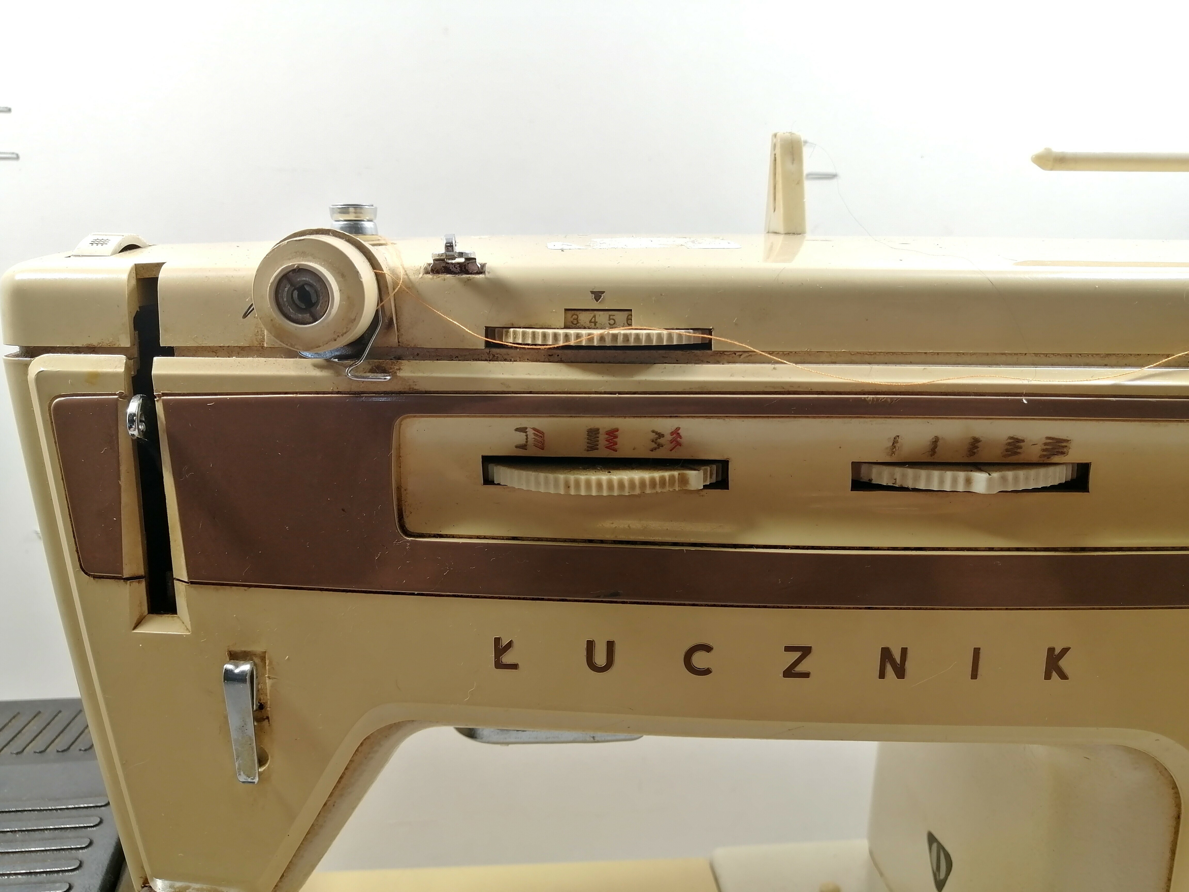 maszyna-do-szycia-lucznik-finesse-884-zasilacz-marka-lucznik