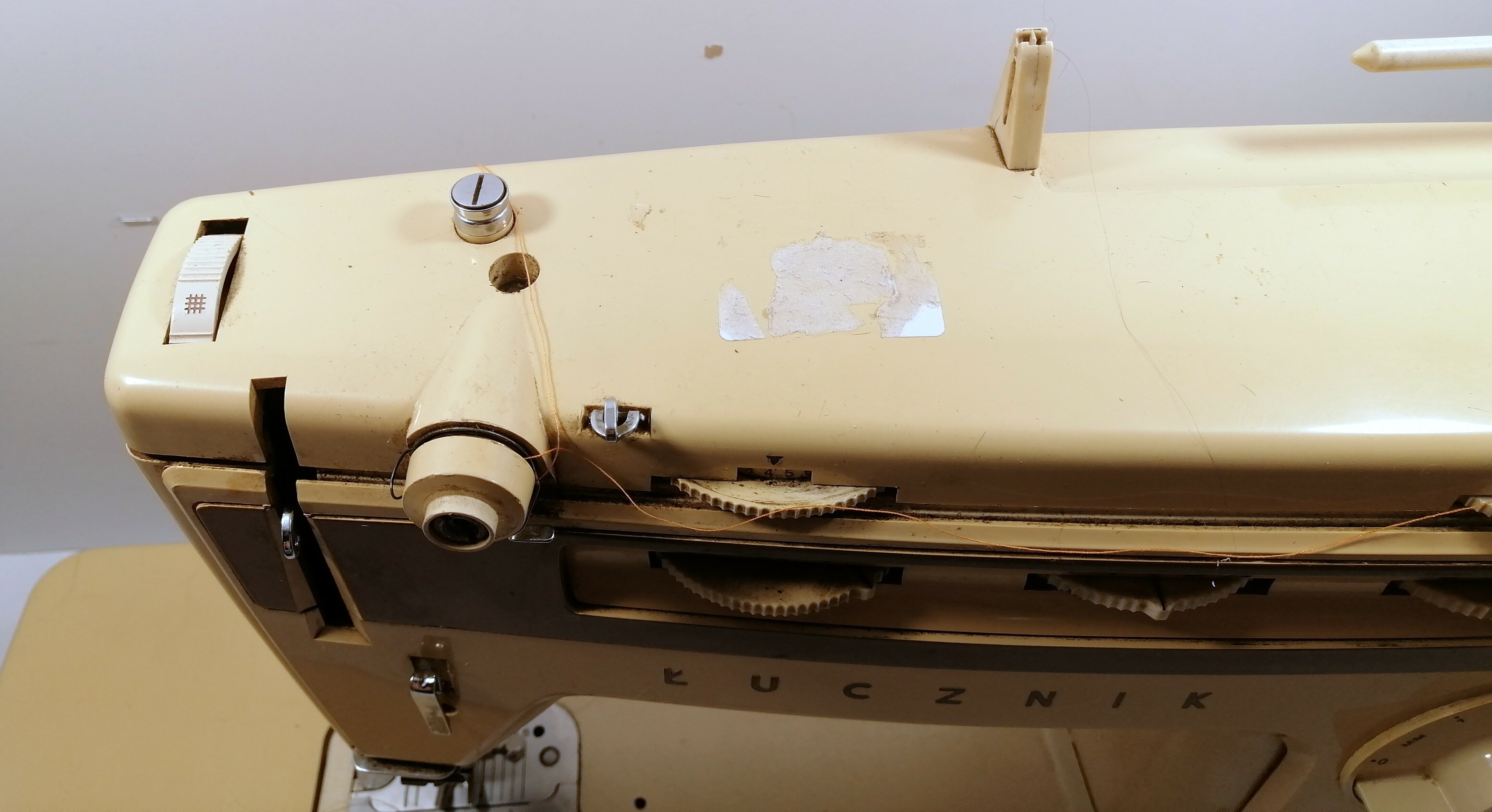 maszyna-do-szycia-lucznik-finesse-884-zasilacz-kolor-dominujacy-inny