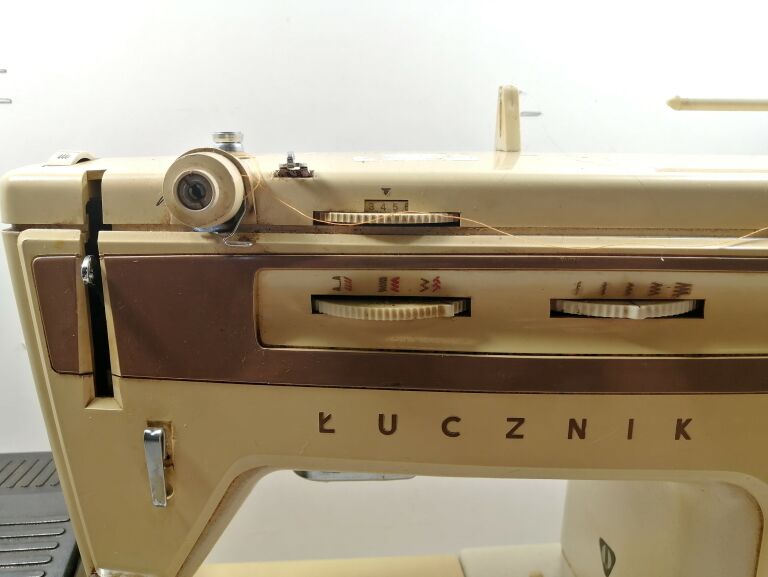 maszyna-do-szycia-lucznik-finesse-884-zasilacz-marka-lucznik