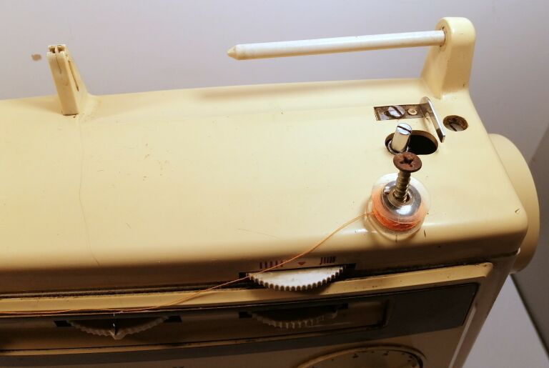 maszyna-do-szycia-lucznik-finesse-884-zasilacz-rodzaje-sciegow-inny