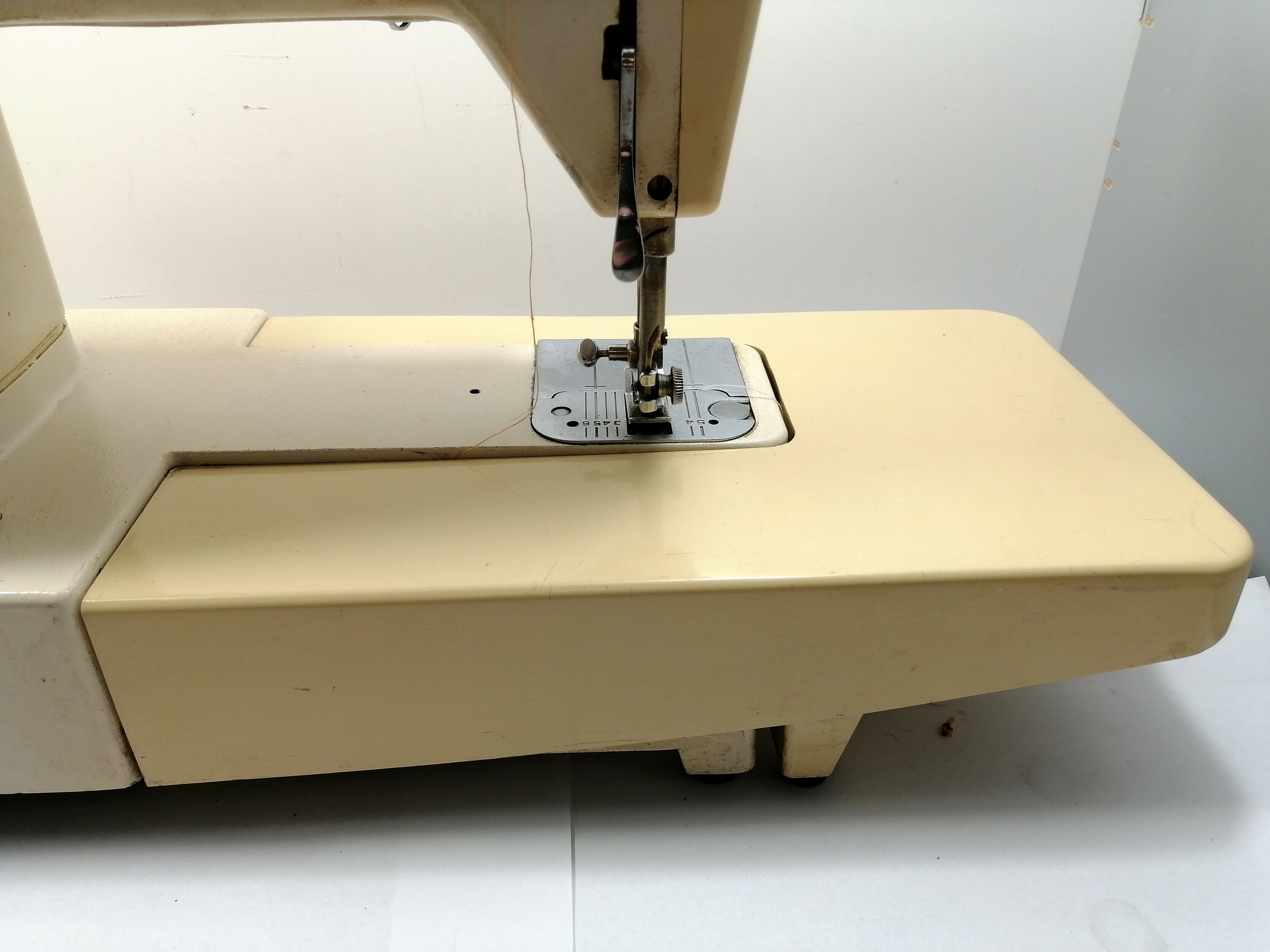 maszyna-do-szycia-lucznik-finesse-884-zasilacz-ean-4767436845433