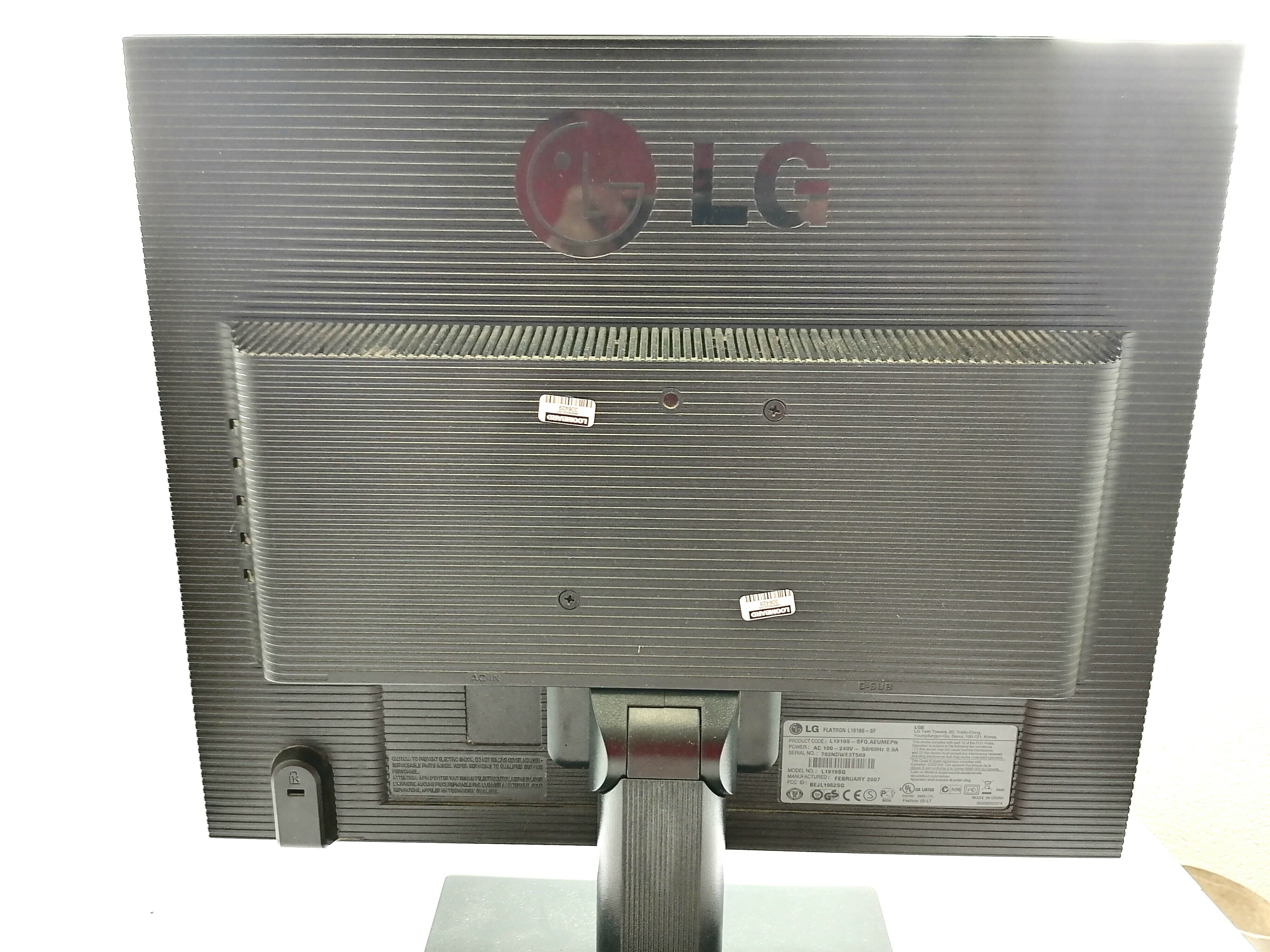 lg-flatron-l1919s-sf-marka-lg