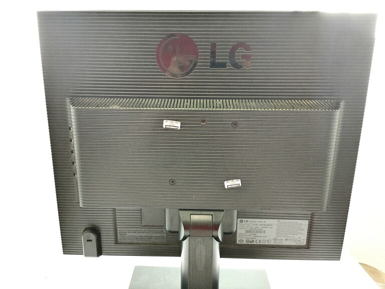 lg-flatron-l1919s-sf-marka-lg